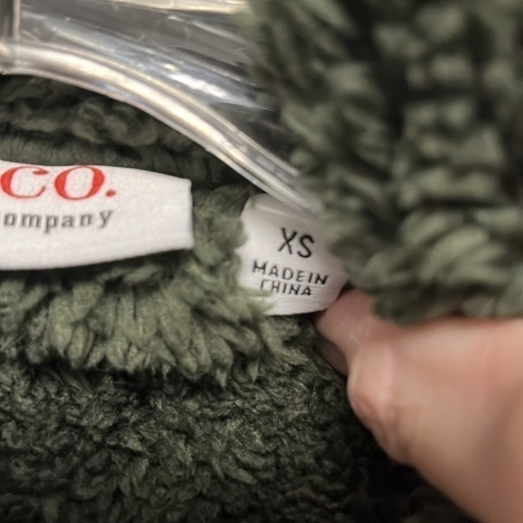 D&CO- hunter green lined vest - Picture 5 of 7